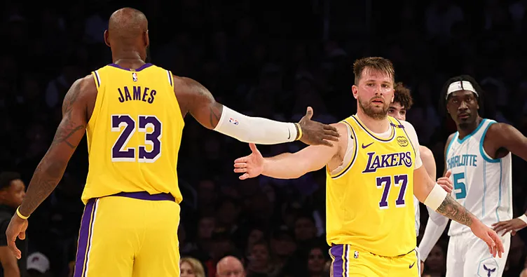 Lakers, Charlotte’a tek topla kaybetti!