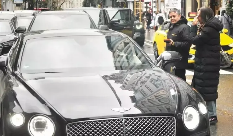 Ünlü oryantal Asena’nın lüks aracının fiyatı dudak uçuklattı! Eşinden milyonluk hediye