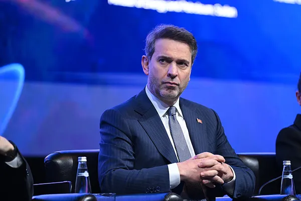 inres-2026-basladi-bakan-bayraktar-turkiye-enerjide-merkez-ussu-olacak-1779450971206.jpeg