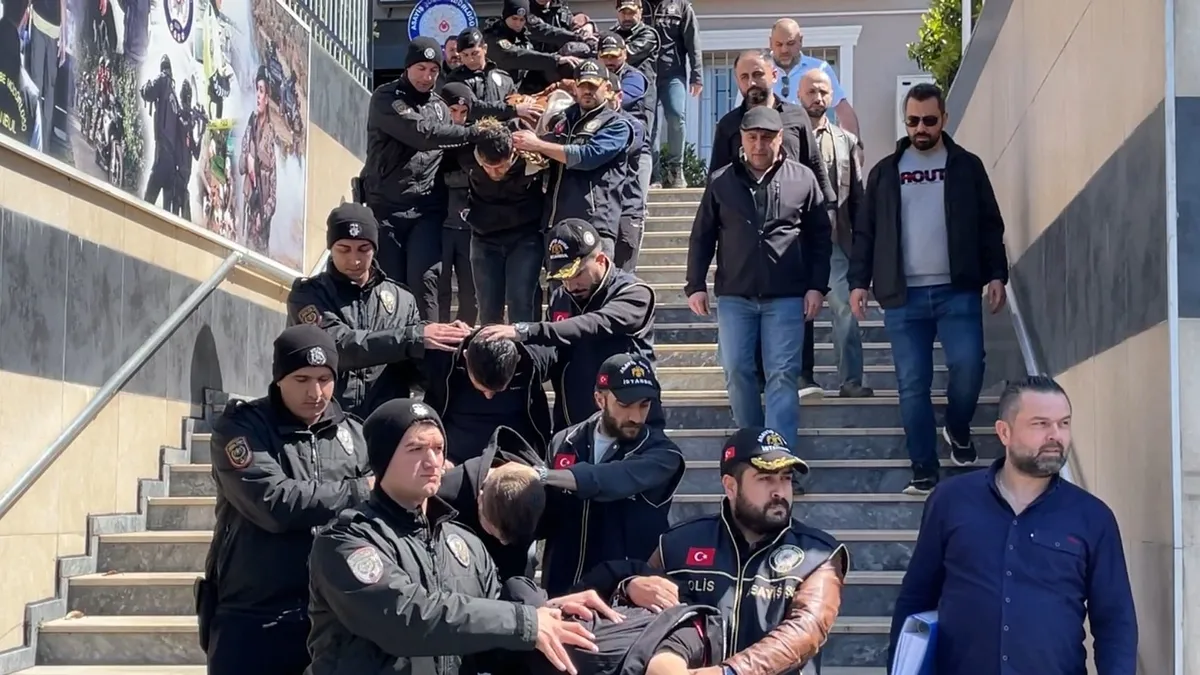 “Mekan kurşunlama 100 bin, yaralama 175 bin tl!” Sosyal medyada tetikçi borsası kurmuşlar: 16 ilde dev operasyon “Mekan kurşunlama 100 bin, yaralama 175 bin tl!” Sosyal medyada tetikçi borsası kurmuşlar: 16 ilde dev operasyon