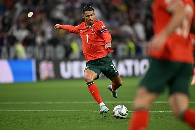 portekiz-uluslar-liginde-finale-cikti-cristiano-ronaldo-ipten-aldi-1749072660714.jpg