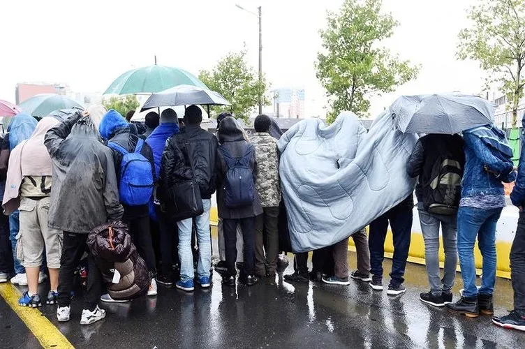 Paris’te 2459 sığınmacının kaldığı kamp boşaltıldı