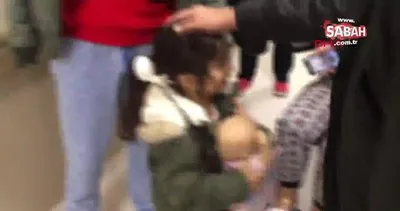 Minik kızın Pegasus yolcu uçağı kazasında kaybolan bebeğine kavuşma anı kamerada | Video