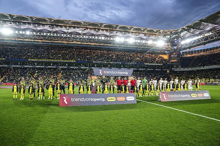 canli-super-ligde-fenerbahce-eyupspor-maci-1779039449273.jpeg