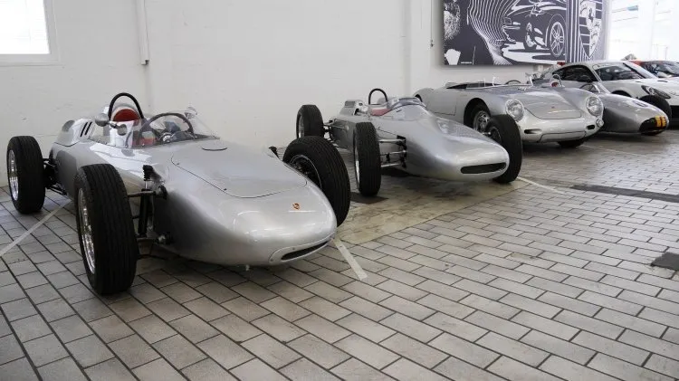 Geçmişe götüren Porsche müzesi