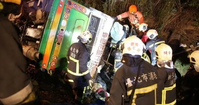 Tayvan’da otobüs kazası : 28 ölü!