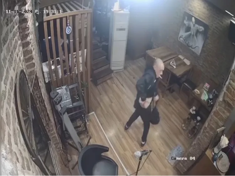 Beyoğlu’nda restoranda palalı dehşet; Mülk sahibi baskın yapıp kadına saldırdı