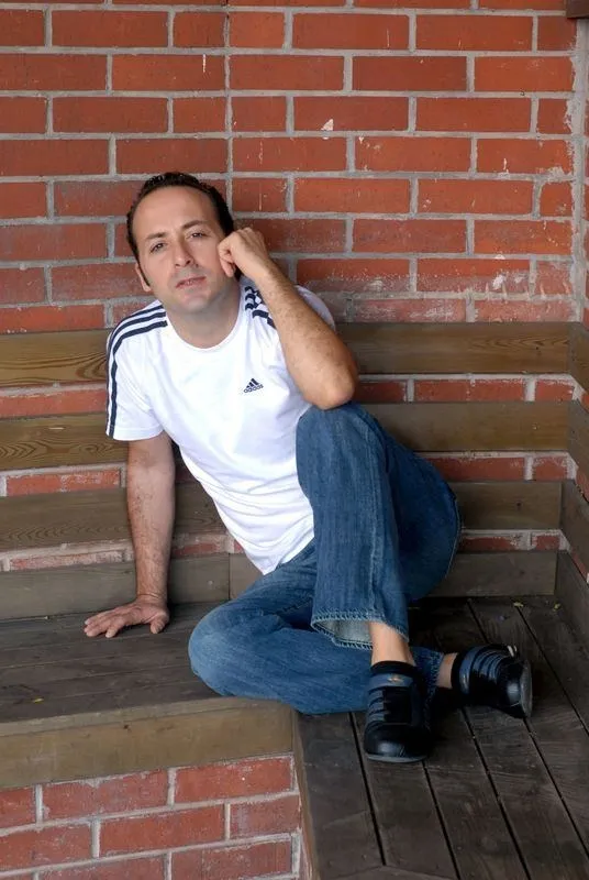 Tolga Çevik Galeri Magazin