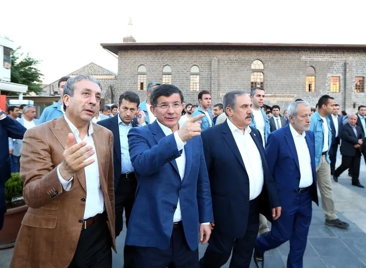 Başbakan Davutoğlu Diyarbakır’daydı