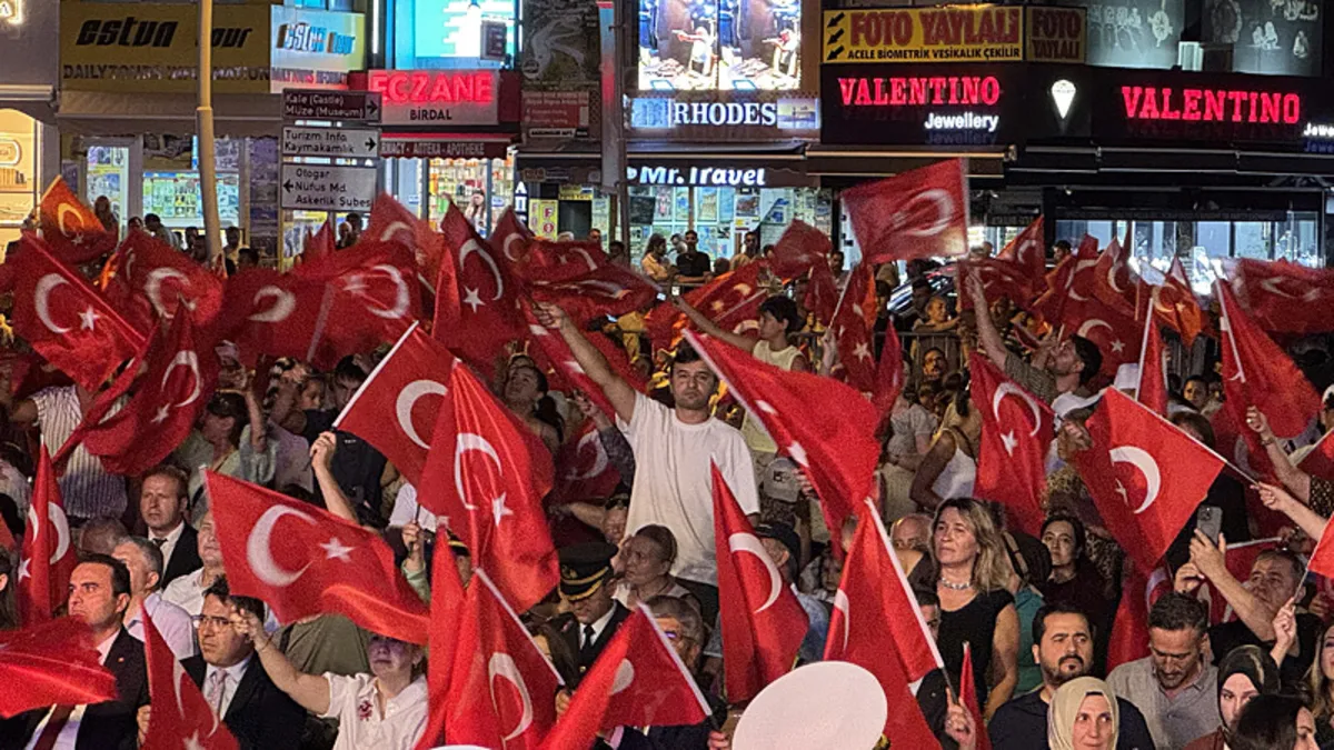 Milletin zaferinin 10. yılı: Türkiye demokrasi için meydanlarda! 81 il tek yürek…