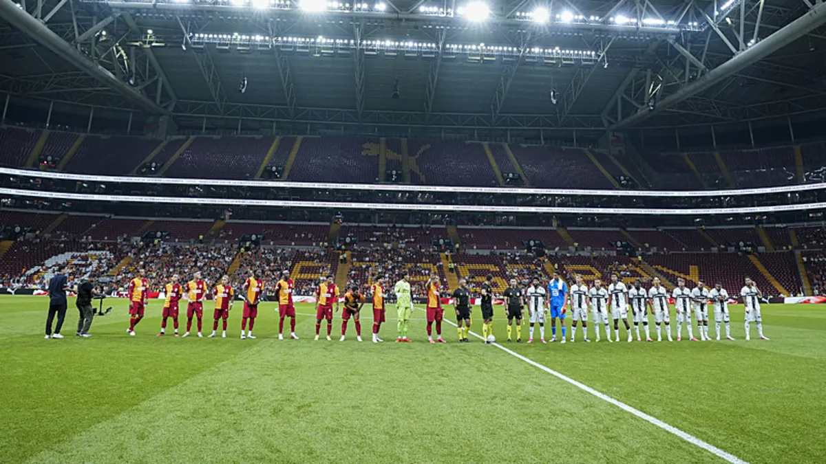 Galatasaray taraftarından Dursun Özbek’e tepki! Galatasaray taraftarından Dursun Özbek’e tepki!