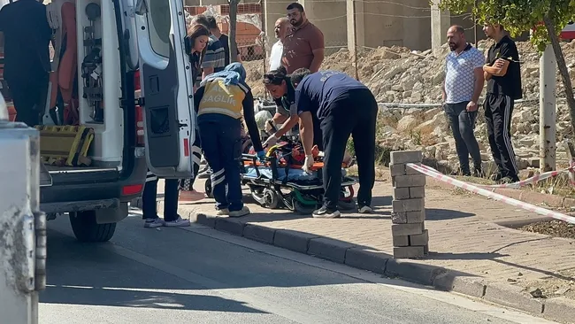 son-dakika-konyada-kahreden-manzara-bedensel-engelli-kizini-kurtardi-kendisi-tirin-altinda-kaldi-1757583273611.jpg SON DAKİKA... Konya'da kahreden manzara! Bedensel engelli kızını kurtardı kendisi TIR'ın altında kaldı!