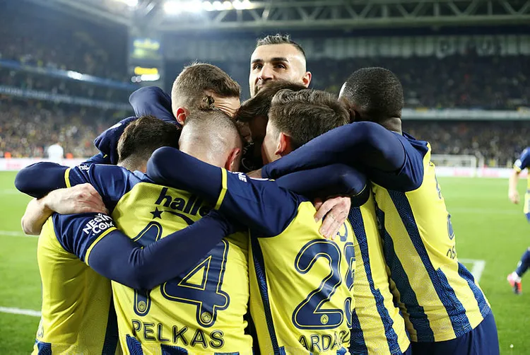 fenerbahce-ismail-kartalla-beraber-cikisa-gecti-kartalin-fenerbahceye-etkisi-1647851746106.jpg