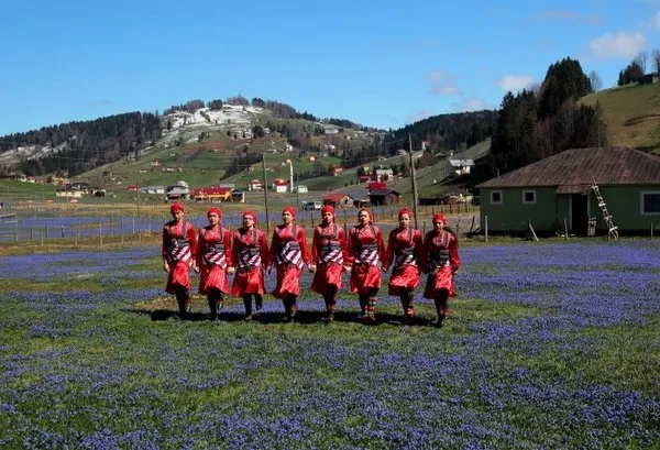 'Mor yayla'ya ziyaretçi akını