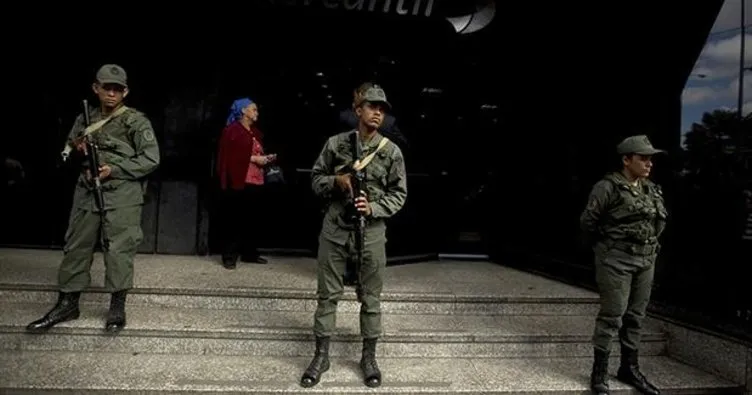 Venezuela’da askerler savcılığı kuşattı