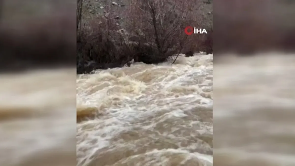 Elazığ’da yağış sonrası dere coştu