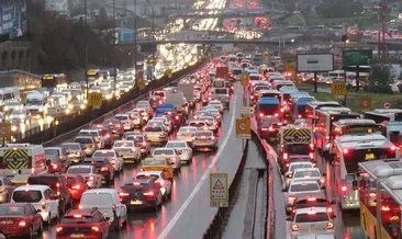 İstanbul’da trafik yoğunluğu yaşanıyor