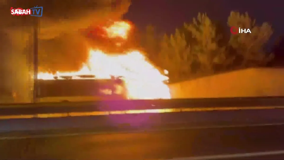 Eyüpsultan’da İETT otobüsü alevlere teslim oldu | Video videosunu izle Eyüpsultan’da İETT otobüsü alevlere teslim oldu | Video videosunu izle