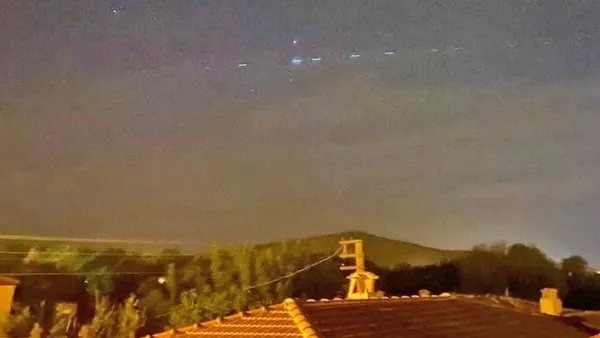 İzmir ve Muğla semalarında Elon Musk'ın Space X Starlink uydularının şaşırtan ışıklı görüntüleri kamerada