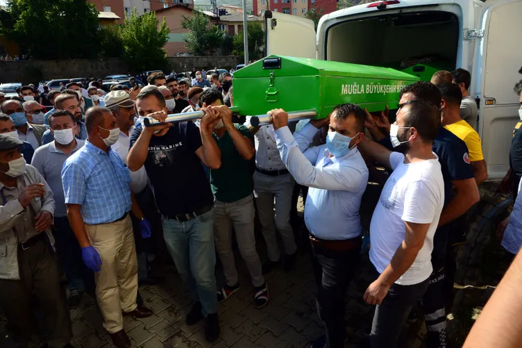 Son dakika haberler...Pınar Gültekin gözyaşları arasında son yolculuğuna uğurlandı. Son yolculuğunda bölge halkı onu yalnız bırakmadı...