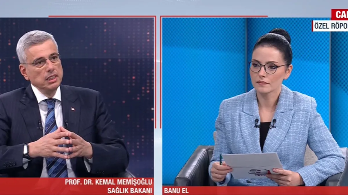 Sağlık Bakanı Kemal Memişoğlu konuşma yaparken
