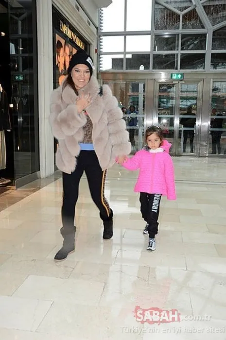 Yaprak Dökümü'nün Fikret'i Bennu Yıldırımlar'ın kızı Ada güzelliğiyle sosyal medyayı salladı! İşte Bennu Yıldırımlar'ın gözlerden uzak büyüyen kızı...