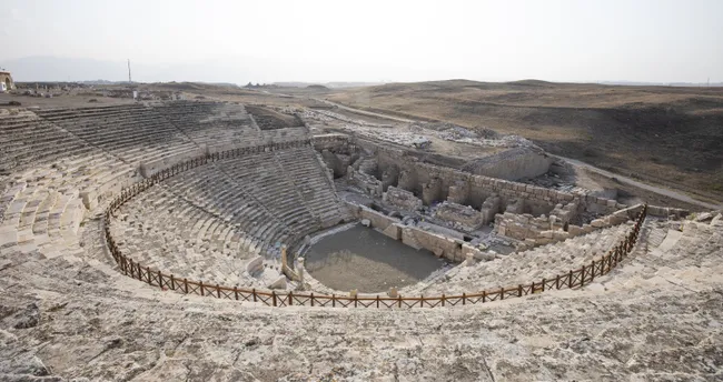 Laodikya'daki kazılarda 5 bine yakın eser çıktı