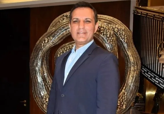 24 yaş küçük sevgilisiyle ayrılmıştı... Şarkıcı Rafet El Roman’dan beklenmedik aşk sinyali! Tam anlamıyla...