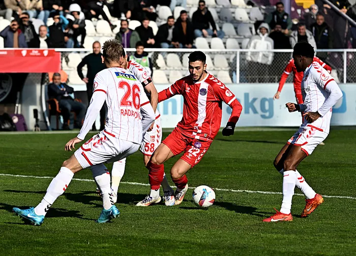ziraat-turkiye-kupasi-sivasspor-kupada-4-golle-turladi-1734530282687.jpeg