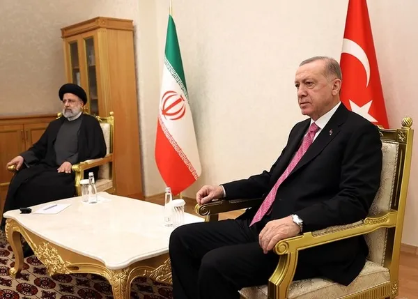 baskan-erdogan-ile-iran-cumhurbaskani-reisi-telefonda-gorustu-1642883211852.jpg Son dakika: Başkan Erdoğan ile İran Cumhurbaşkanı Reisi telefonda görüştü! İşte iki liderin ele aldığı konular