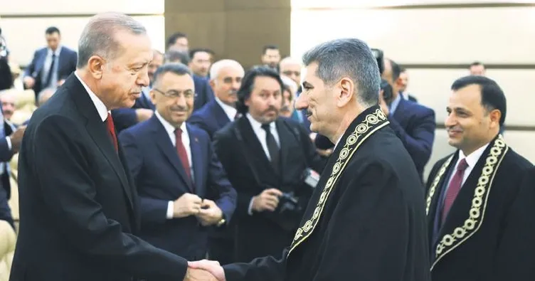 AYM’nin yeni üyesi İnce yemin etti