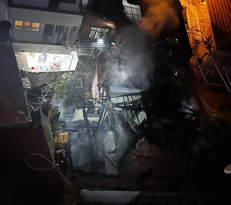 Müstakil evde çıkan yangın panik yarattı: Yaşlı adam son anda kurtarıldı!