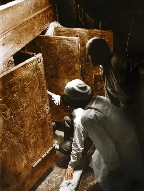 3245 yıllık Tutankamon’un mezar odasından 23 fotoğraf