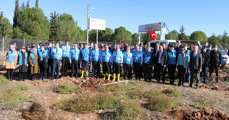 Antalya’da fidanlar toprakla buluştu