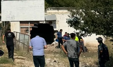 Kontrolden çıkan otomobil yol kenarında bulunan depoya girdi: 3 yaralı