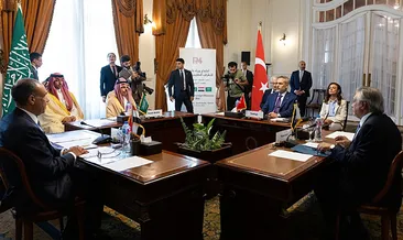 Dörtlü zirve Kahire’de toplandı