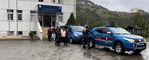 izmirde-cinayet-suphelisi-artvin-sinir-kapisindan-kacmaya-calisirken-yakalandi-1697025142680.jpg