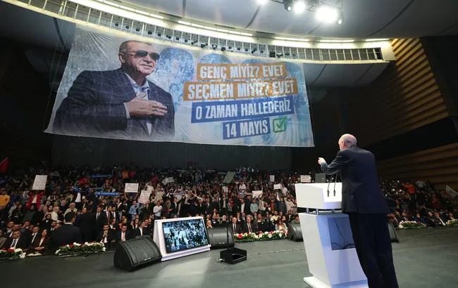 son-dakika-ankarada-genclik-bulusmasi-baskan-erdogandan-onemli-aciklamalar-1682437685140.jpg