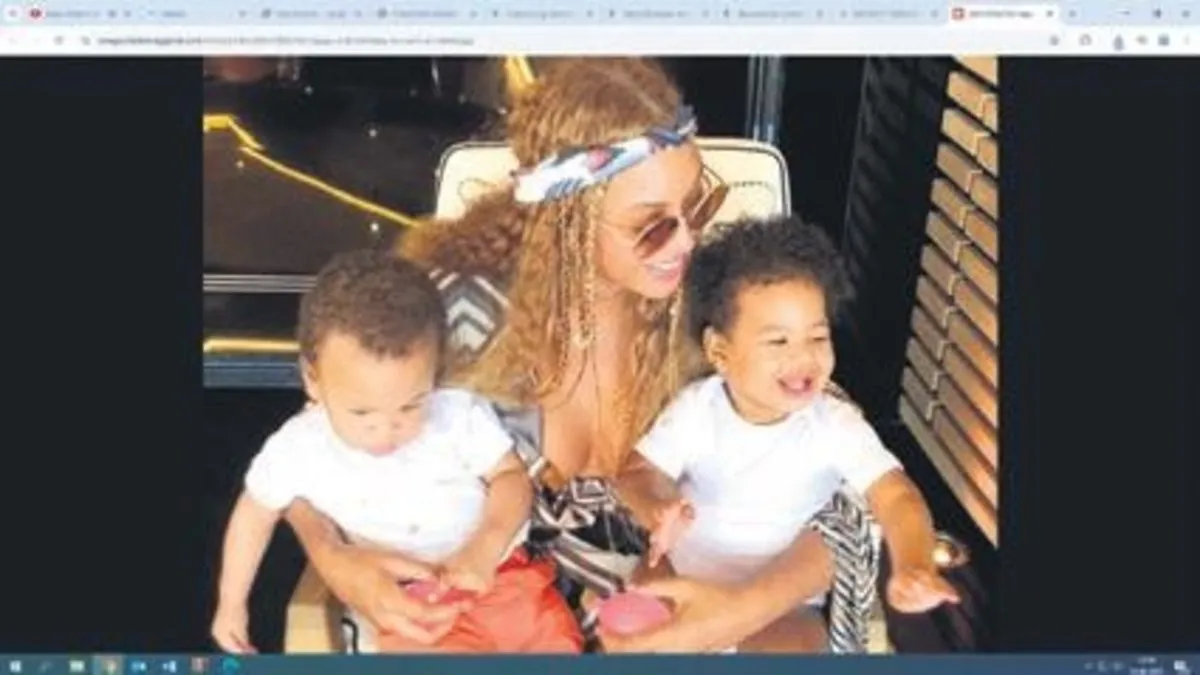 İkiz çocuklarının doğum gününü kutladı İkiz çocuklarının doğum gününü kutladı