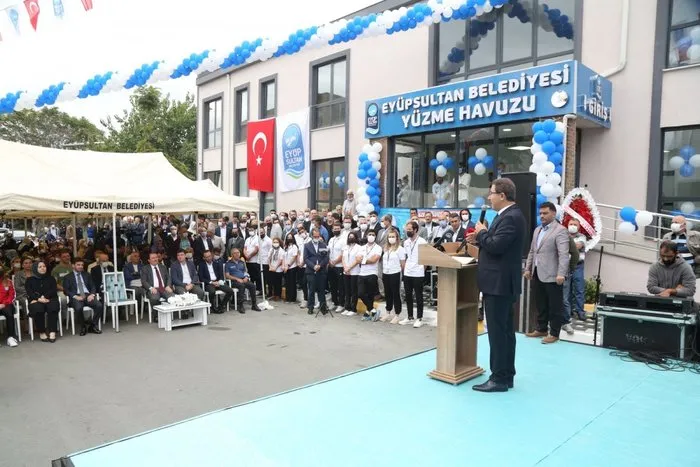 Eyüpsultan'ın ikinci havuzu şampiyonlar eşliğinde açıldı