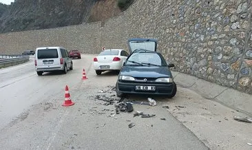 Bursa'da 2 araç kayganlaşan yolda çarpıştı: 5 yaralı! #bursa