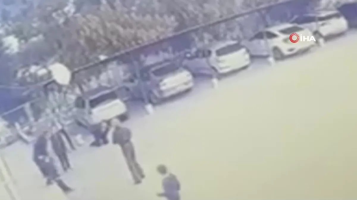 Mersin Anamur’da okul müdürünü vuran öğrenci ile babası tutuklandı videosunu izle Mersin Anamur’da okul müdürünü vuran öğrenci ile babası tutuklandı videosunu izle