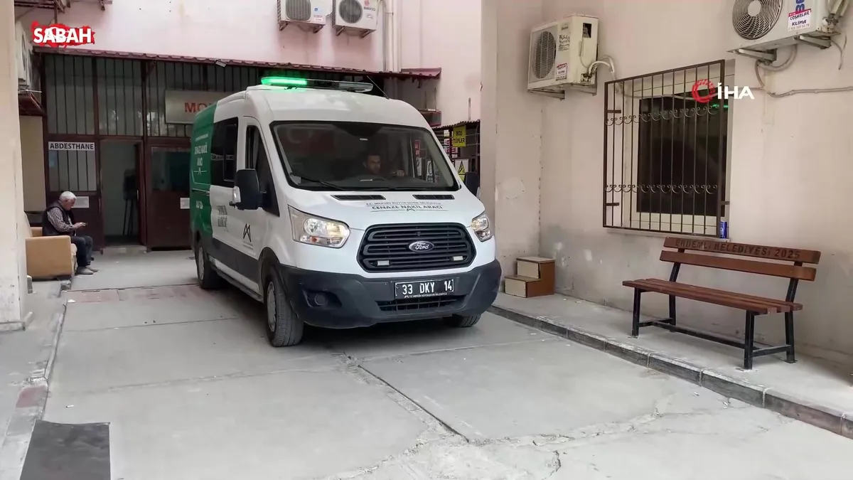 Mersin’de yaşlı adam odasında çıkan yangında hayatını kaybetti | Video videosunu izle Mersin’de yaşlı adam odasında çıkan yangında hayatını kaybetti | Video videosunu izle