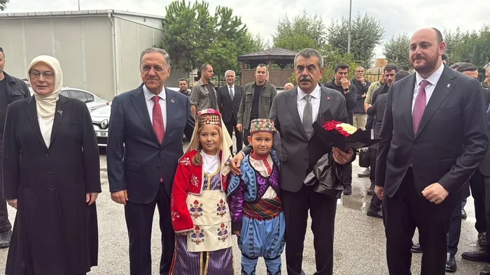 bakan-tekin-derslik-basina-dusen-ogrenci-sayisi-oecd-ortalamasinin-uzerinde-1789559340854.jpg