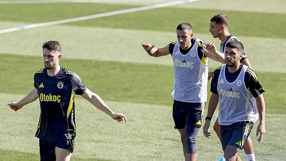 Fenerbahçe, günün ilk antrenmanını yaptı