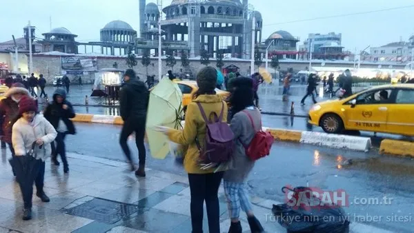Yağmur ve rüzgar vatandaşlara zor anlar yaşattı