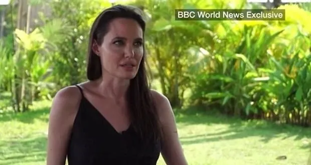 Angelina Jolie’den ilk boşanma açıklaması