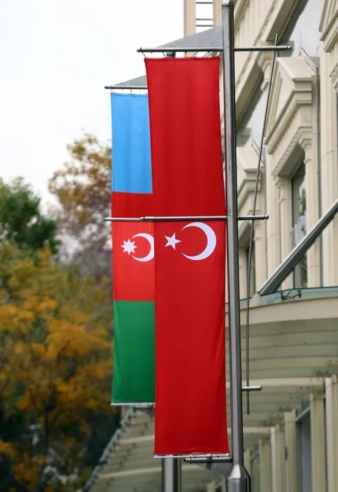 Türk askeri Azerbaycan'da! Bakü sokaklarında 'Vatan sana canım feda' sesleri