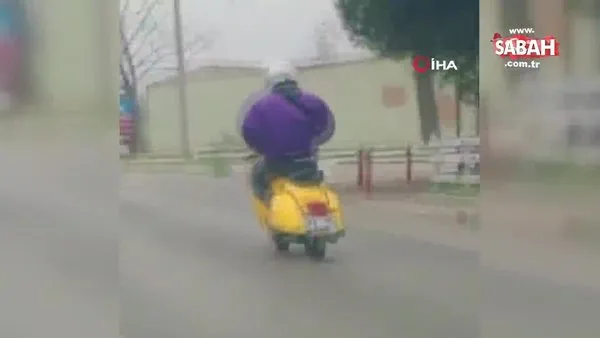 Bursa'da elleri cebinde şerit değiştiren motosiklet sürücüsü kamerada | Video