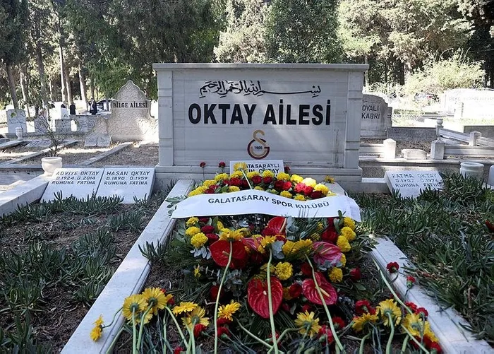 tacsiz-kral-lakapli-metin-oktay-mezari-basinda-anildi-1694600082224.jpeg